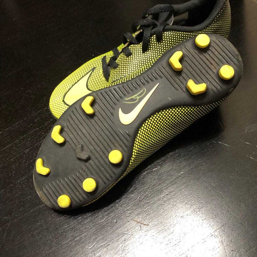 Nike Kids Neon Green and Black Sports Soccer Cleats - Picture 7 of 13